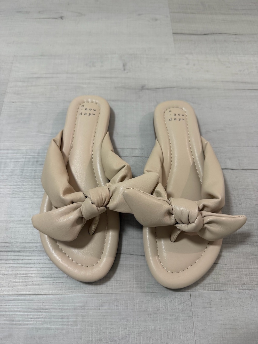 A New Day Beige/Tan Knotted Slide Sandals Size 7.5